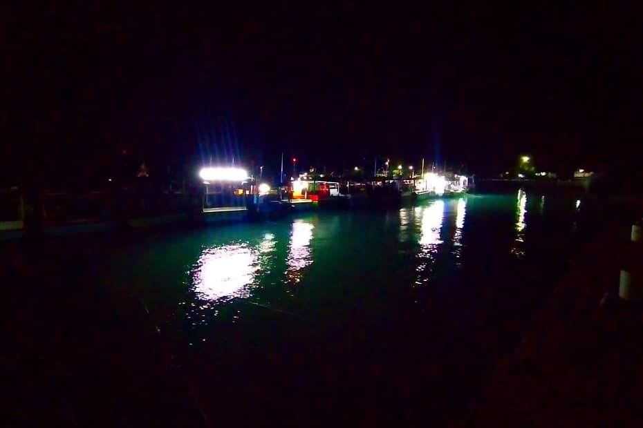 Perahu Nelayan yang menggunakan lampu tenaga surya di pelabuhan sadeng gunungkidul
